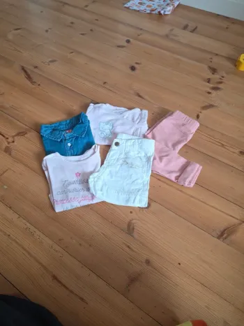 Lot de 5 vêtements 6 mois.