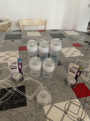 Lot de biberons + tétines AVENT