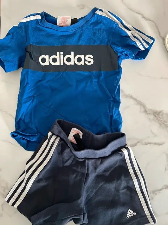 Ensemble Adidas taille 18/24 mois