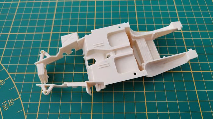 Châssis intérieur pièce détachée miniature Jaguar XK 120 1948 1/24 Burago #B47 - photo numéro 2