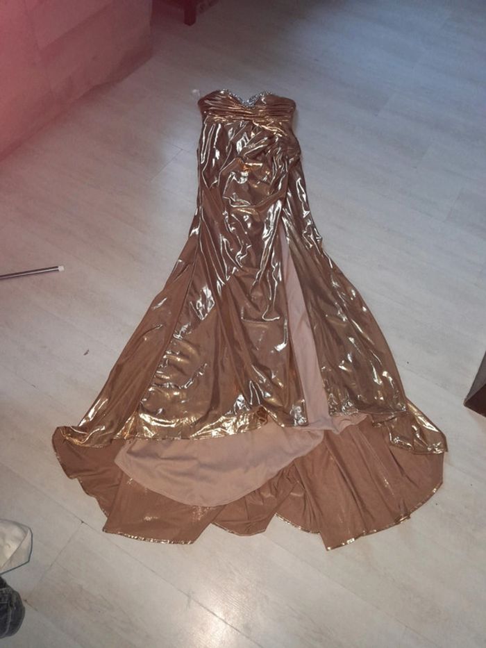 Très belle robe de cérémonie modèle zapaka noté eu 42 mais plutôt 40 - photo numéro 8