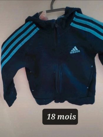 Jolie veste à capuche adidas 18/24mois