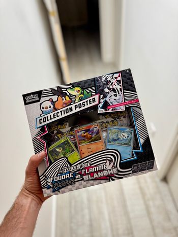 [NEUF] Coffret Poster Pokémon EV10.5 Flamme blanche/Foudre noire