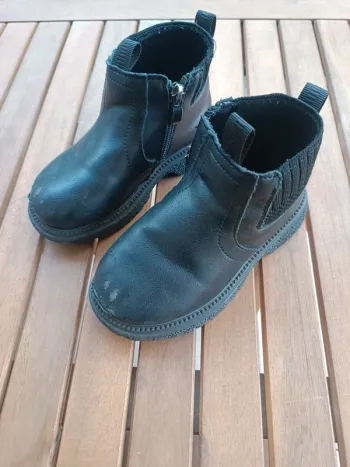 Bottines noires pointure 28