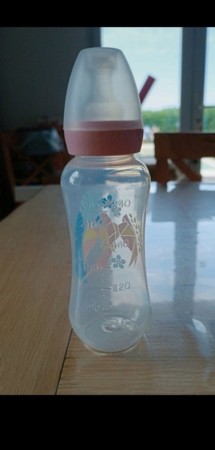 Biberon en plastique T1/2/3 - photo numéro 1