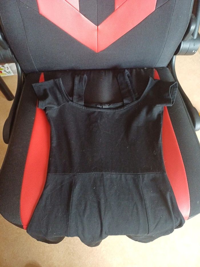 Robe noir avec épaule dénudé - photo numéro 2