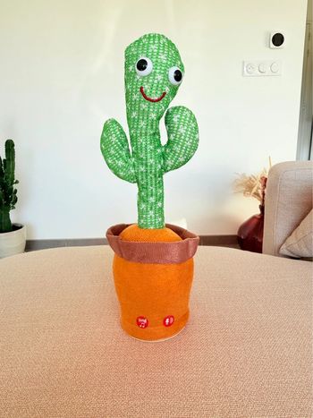 Cactus Peluche Intelligente Réagit à la Voix et à la Musique