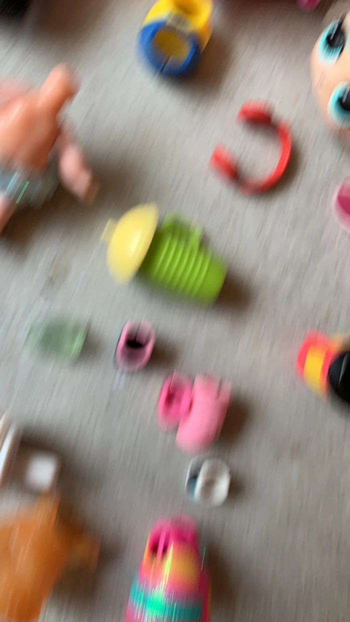 Gros lot de poupée LOL accessoires lunettes ailes tête télévision - photo numéro 11