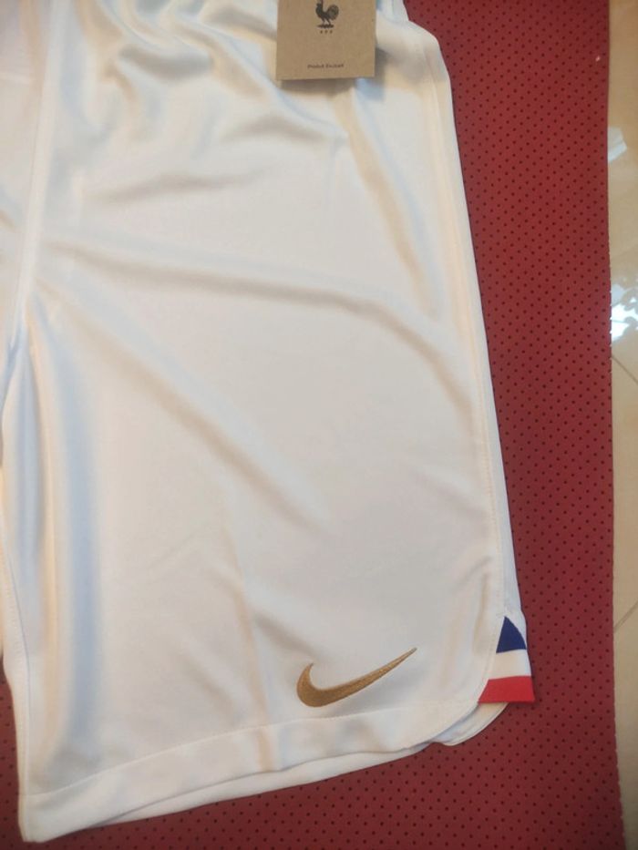 Short de foot France, Nike Authentique Officiel taille Adulte Homme S, Neuf - photo numéro 3