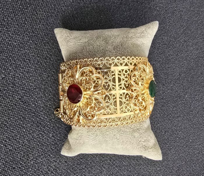 Bracelet manchette oriental motif filigrane pierre rouge et verte soiree mariage - photo numéro 2