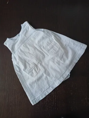 Robe tissu froissé blanc et bleu ciel Zara 9-12mois