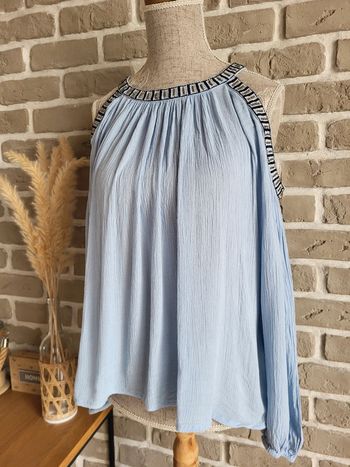 Blouse fluide bleu ciel à épaules dénudées Vila