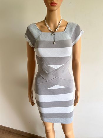 Robe grise et argentée à manches courtes Morgan taille M TBE (taille petit)