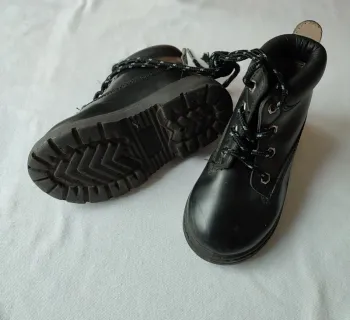 Paire de bottines épaisse 25