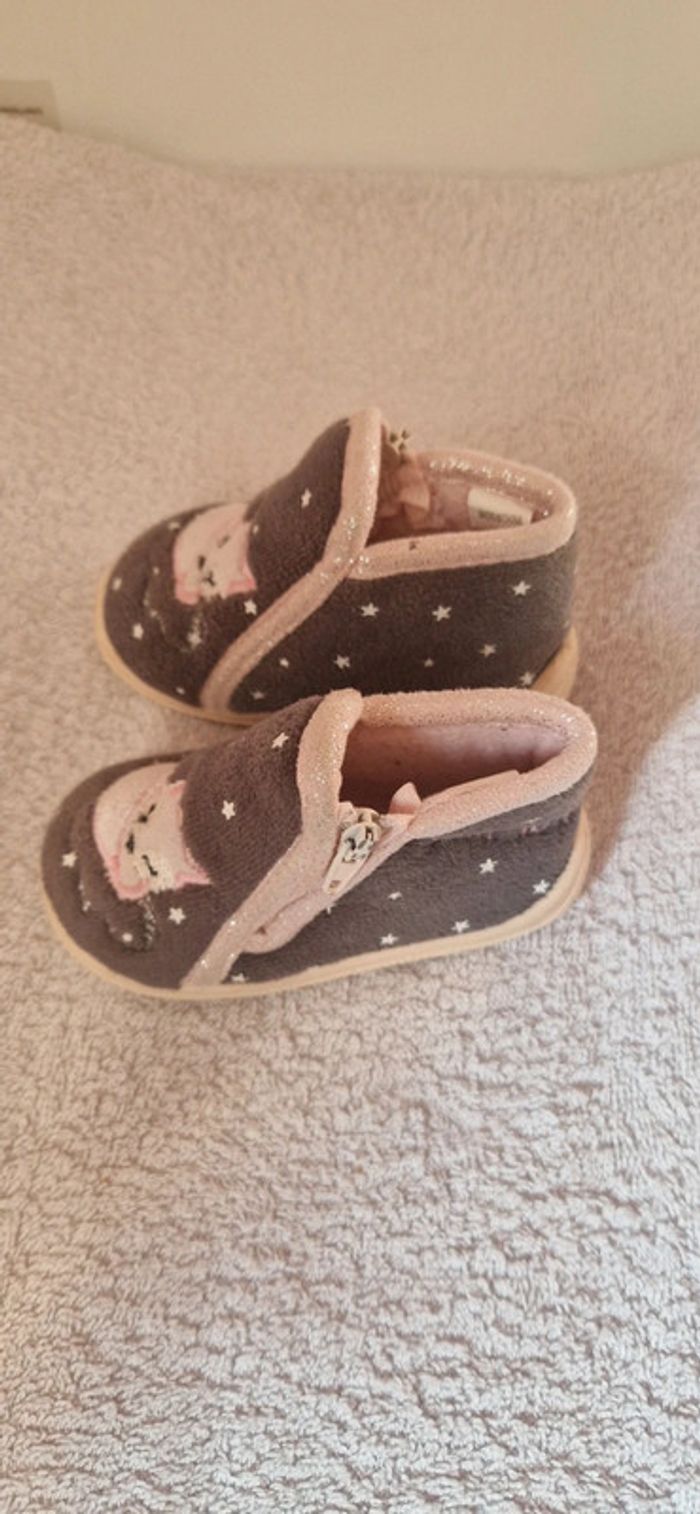 Chaussons bébé taille 18 - photo numéro 2