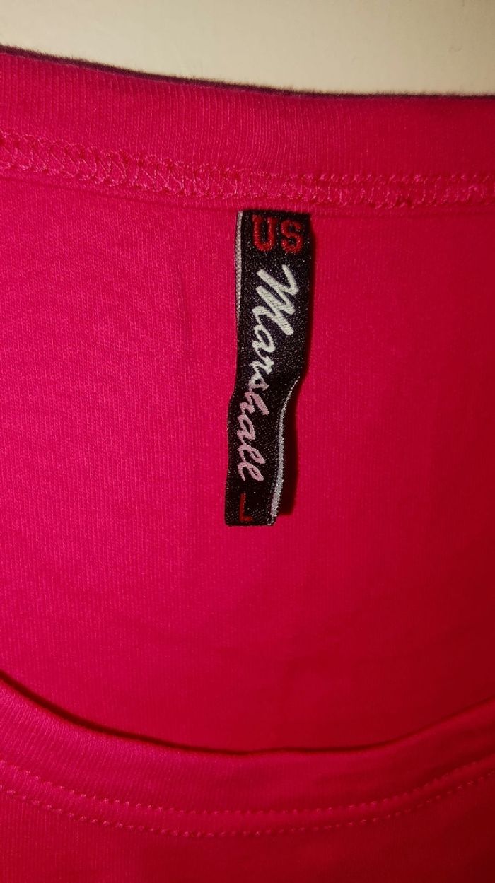 T shirt rose marshall taille L mais taille petit - photo numéro 4