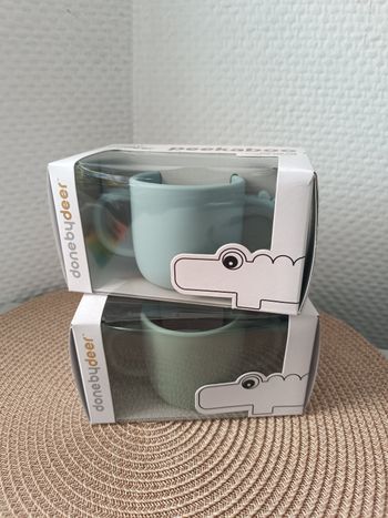 Tasse done by deer peakaboo neuves crocodile verte et bleue