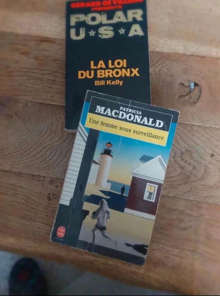 Lot  de  2  romans  policiers