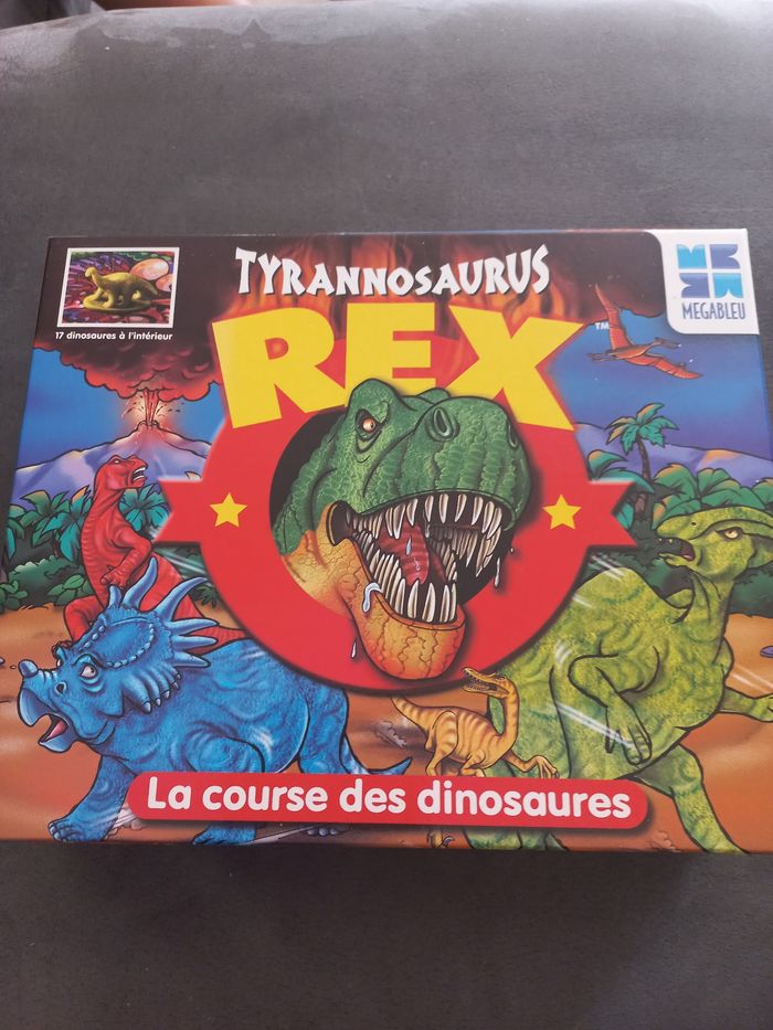 Jeu tyrannosaurus Rex la course des dinosaures megableu
