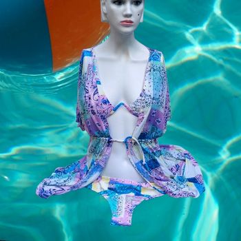 Maillot de bains neuf avec son paréo