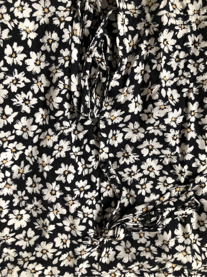 Jupe pull&bear fleurie courte S - photo numéro 2