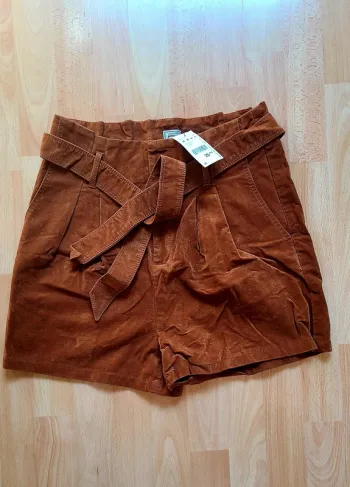 Short en daim marron taille 40 neuf