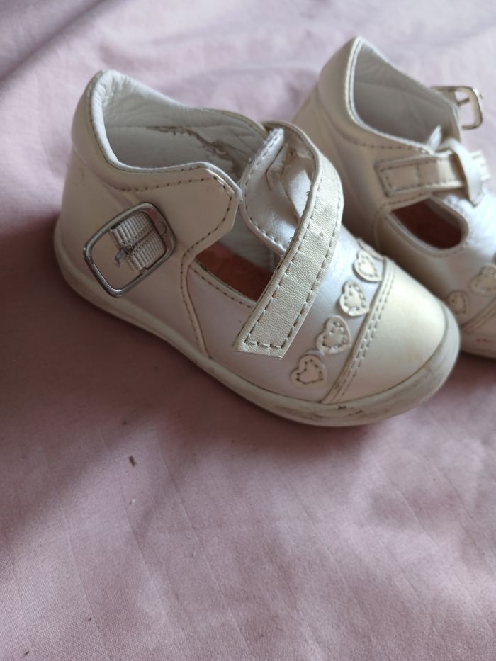 Chaussures bebe le paire à 7€ sauf le chausson 3€ - photo numéro 5