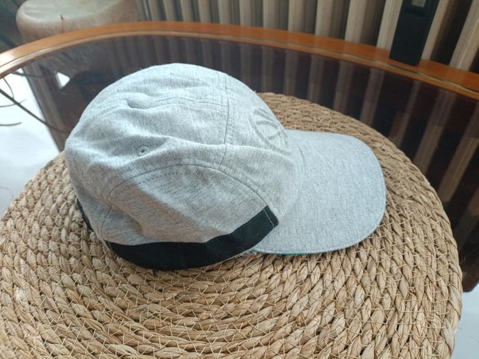 Casquette grise - photo numéro 3