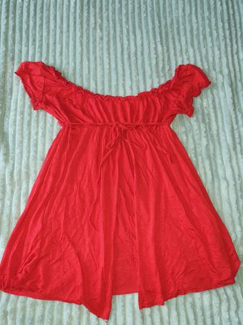 Tee-shirt ouvert & épaule dénudée