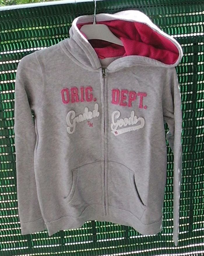 Veste grise à capuche