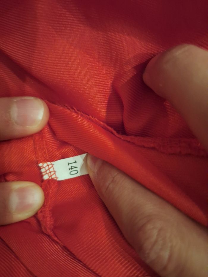 Déguisement La Casa de Papel, la combinaison 140cm, tee-shirts taille XS, masque taille unique, excellent état - photo numéro 6