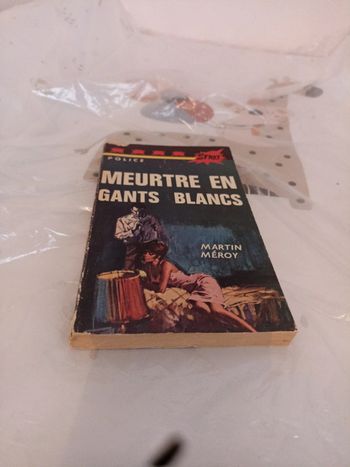 Meurtre en gant blanc