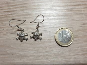 Ravissantes fines b o vintage tête de mort