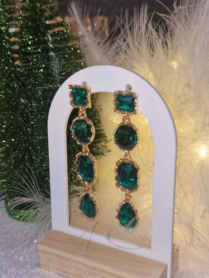 Boucles d'oreilles incrustées cristaux - photo numéro 4