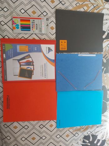 Fournitures scolaires neuves