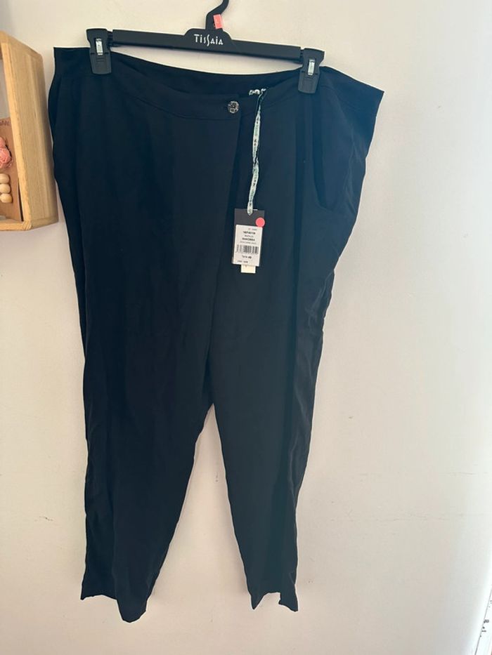 Pantalon neuf mado et les autres taille 48