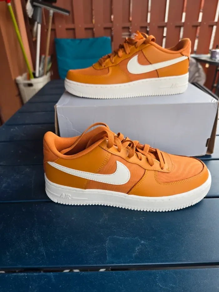 Nike air force 1 taille 38 neuves orange brun - photo numéro 2