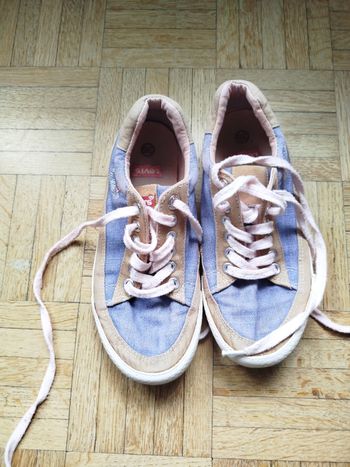 Tennis à lacets Levi's 35 garçon bon état