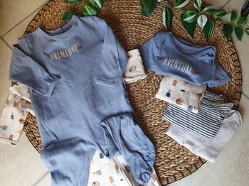 Lot 2 pyjamas et 4 bodies taille 36 mois Vertbaudet