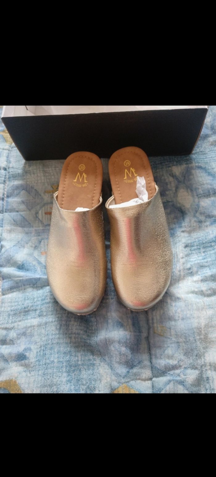 Sabots taille 39 dorés neufs - photo numéro 3