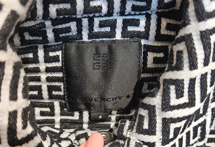 Ensemble Givenchy veste et short 4 ans - photo numéro 5