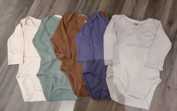 Lot de 5 bodies (62cm)