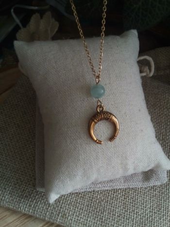 Collier bohemia lune et pierre d'angélite naturelle