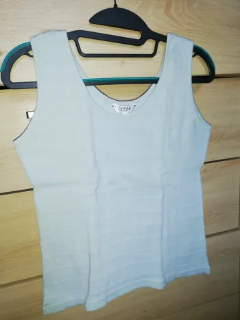 T-shirt sans manches bleu ciel