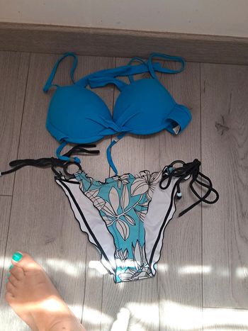Maillot de bain bleu fleuri
