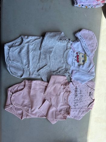 lot de quatre body