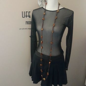 Très long sautoir ruban et perles marron irrisées