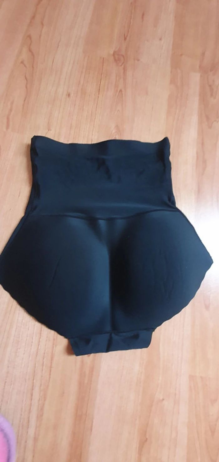 Culotte neuve effet fesse bombée - photo numéro 2