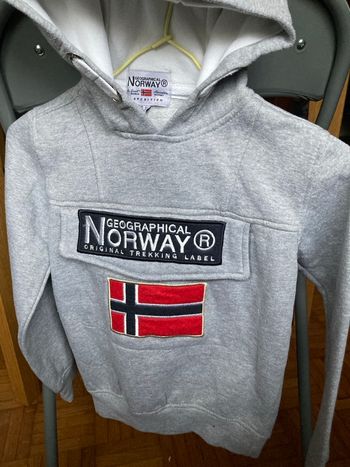 Sweat capuche chaud  8 ans