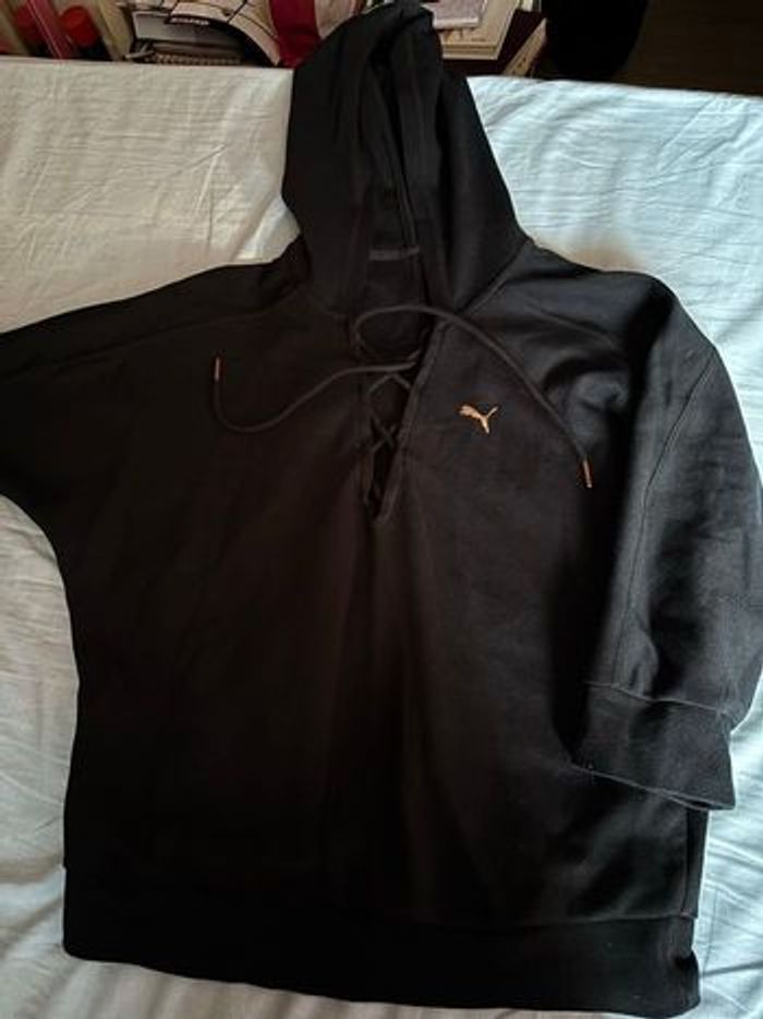 Sweat à capuche Puma noir - Détails lacets et logo doré - photo numéro 7